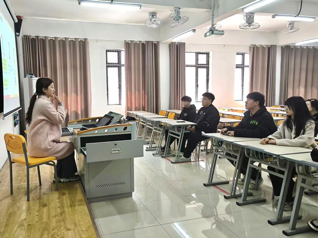 守護心靈之窗 學校心理咨詢中心開展接線培訓，打造專業教育信息咨詢服務體系